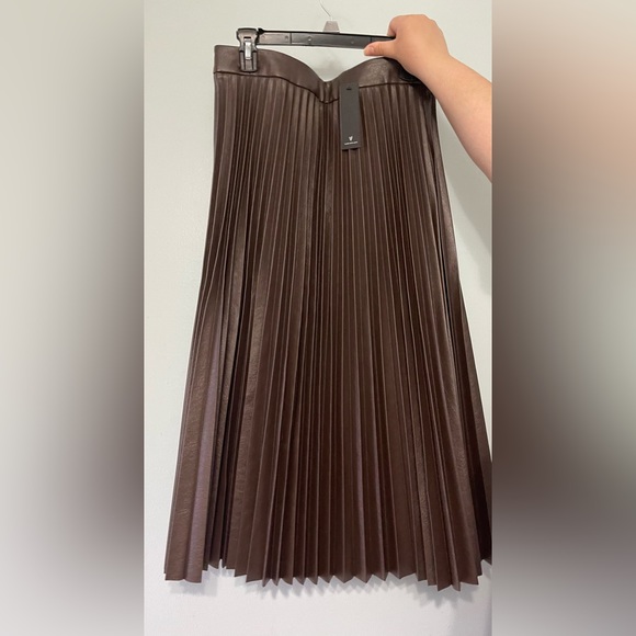Brown pleated vegan leather midi skirt!!! - Picture 4 of 6